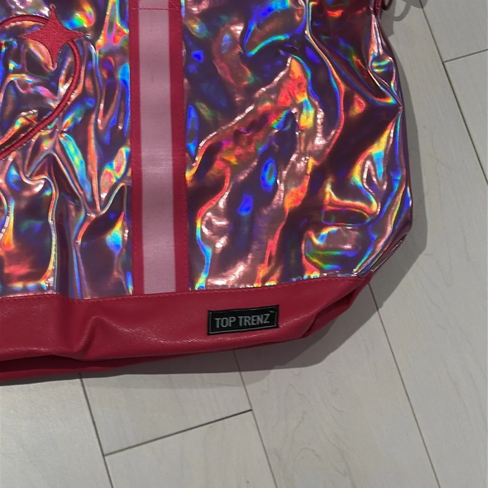 NWT Top Trenz Pink Heart Holographic Bag
